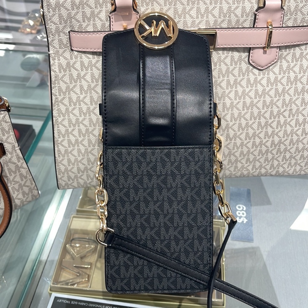Michael Kors Carmen Small Logo Smartphone Crossbody Bag
Black Signature 
NWT - Picture 5 of 16